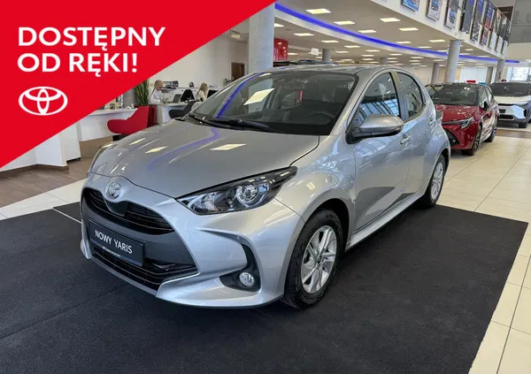 toyota warmińsko-mazurskie Toyota Yaris cena 90900 przebieg: 5, rok produkcji 2024 z Łapy